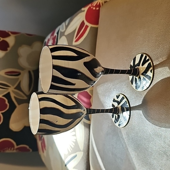 Hand-painted Zebra Print Wine Glass Set (Decor, not for use) - Picture 1 of 4